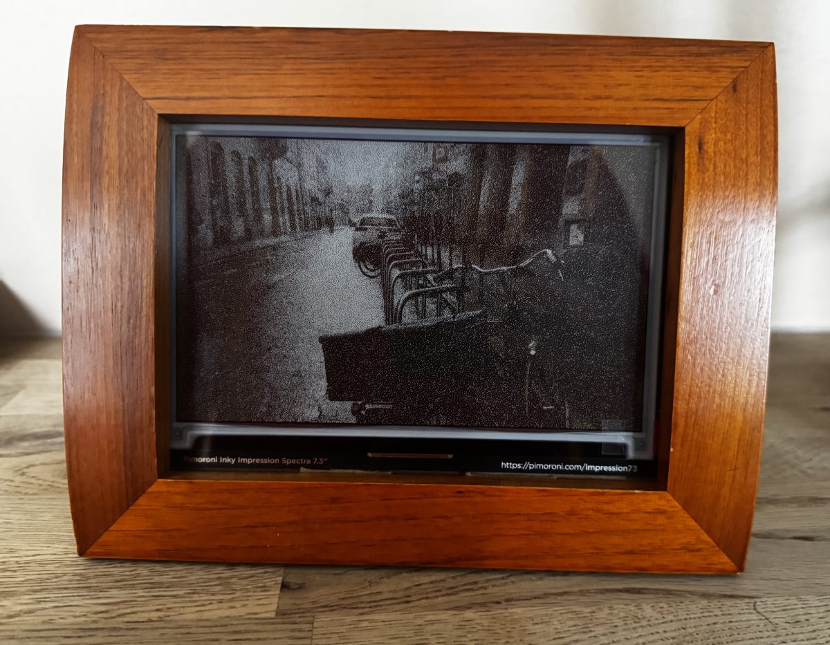 A photo/calendar frame with the Inky Impression 7.3″